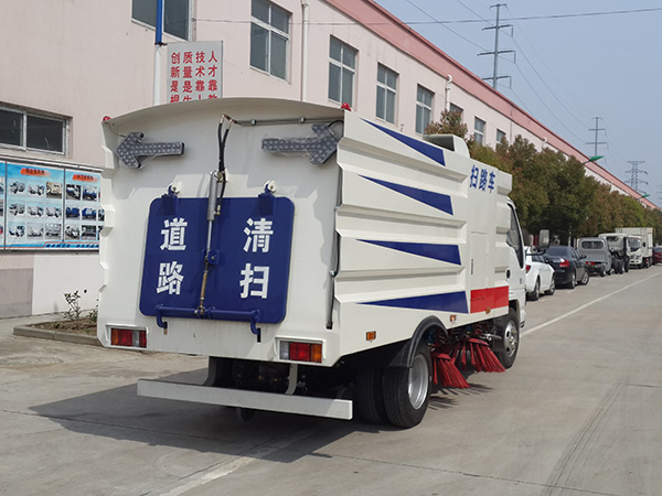 五十铃扫路车(1.5方水罐,4方尘罐)