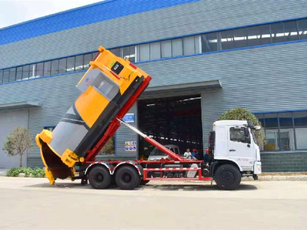 东风专底D3L国六后双桥车厢可卸（钩臂）式垃圾车